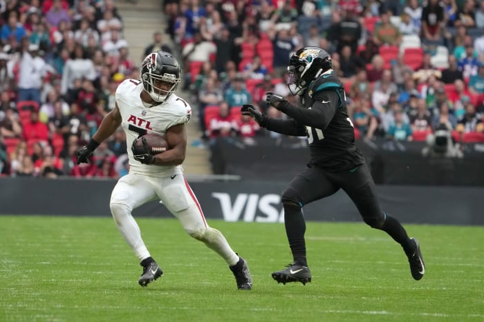 Oct 1, 2023; London, United Kingdom; Atlanta Falcons running back Bijan Robinson (7) carries the ball against Jacksonville Jaguars cornerback Darious Williams (31) in the second half during an NFL International Series game at Wembley Stadium. Mandatory Credit: Kirby Lee-USA TODAY Sports